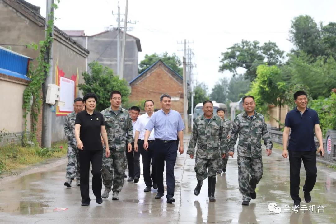 李明俊到红庙镇 葡萄架乡走访调研