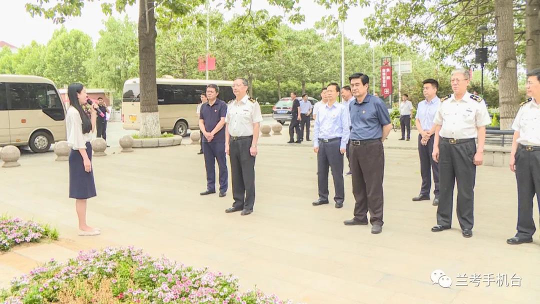 海关总署副署长政治部主任党委委员胡伟一行莅兰考察