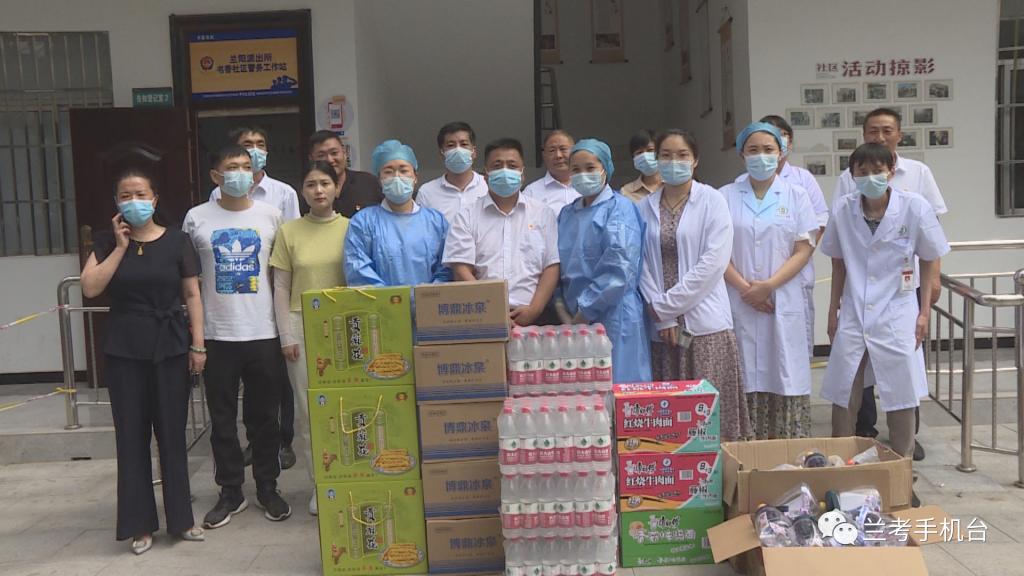 兰考三院组织慰问新冠疫苗接种点一线工作人员